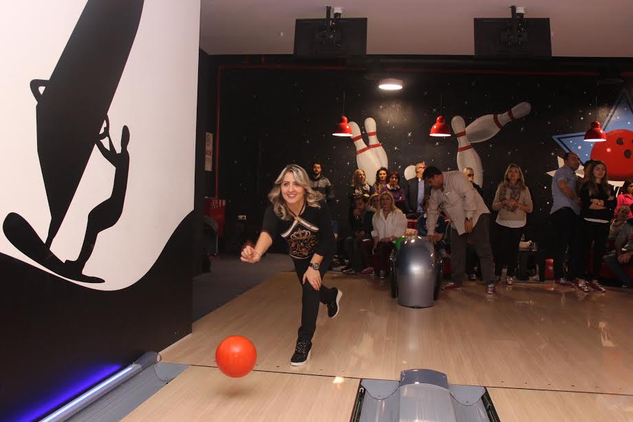 Alzheımer Hasta Konuk Evi’ne Bowlingli destek