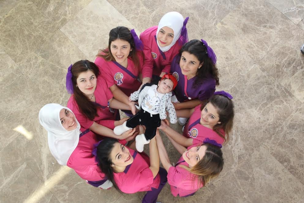 Prematüre doğan bebekler emin ellerde…