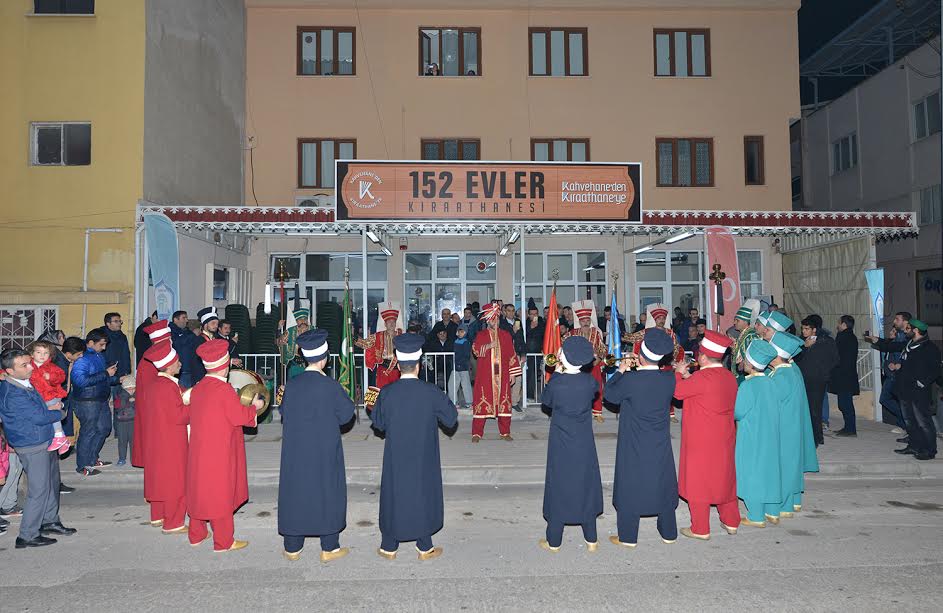 Kahvehaneden kıraathaneye mehterli dönüşüm