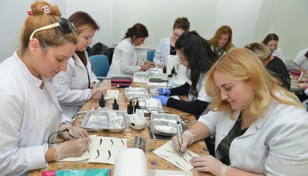 Kalıcı makyaj eğitimiyle meslek sahibi olacaklar