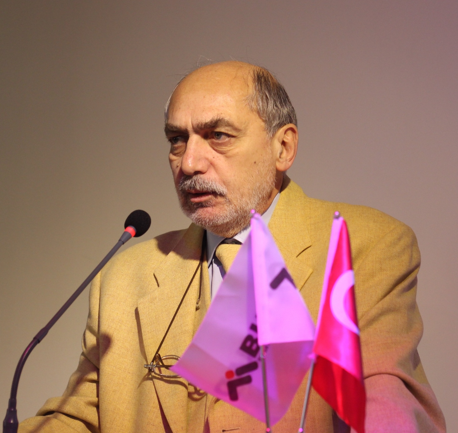 Efe, Cinsel istismarı konuşmak üzücü…