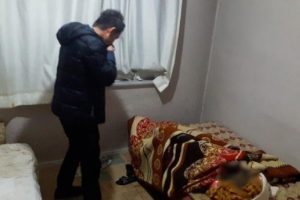 Ölen annesinin cesediyle tek odada 3 hafta yaşadı