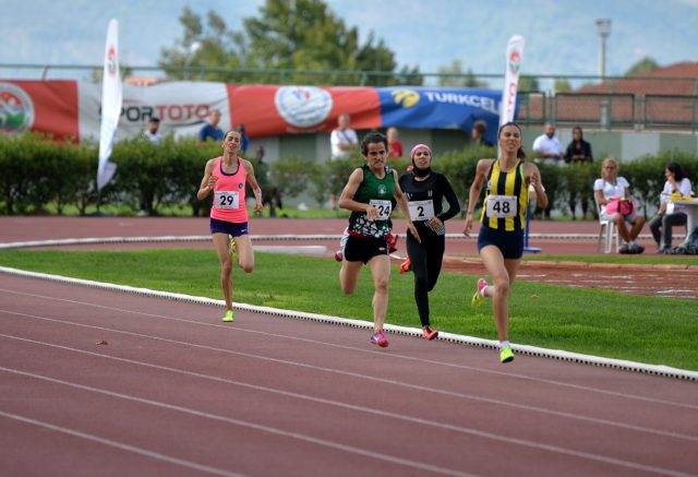 Atletlerden 3 madalya