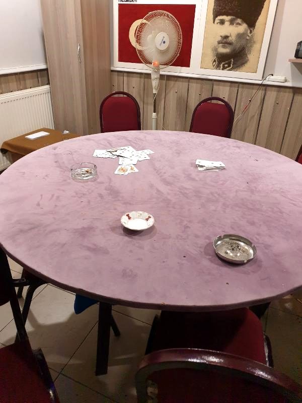 KARANTİNAYI DELİP KAHVEHANEYE GİTTİ