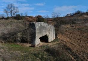 TARLADA 2000 YILLIK MEZAR BULUNDU