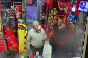 MÜŞTERİLER BIÇAKTAN KURTARDI