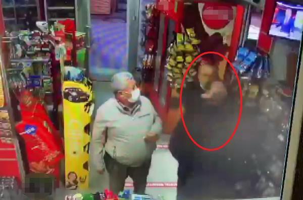 MÜŞTERİLER BIÇAKTAN KURTARDI