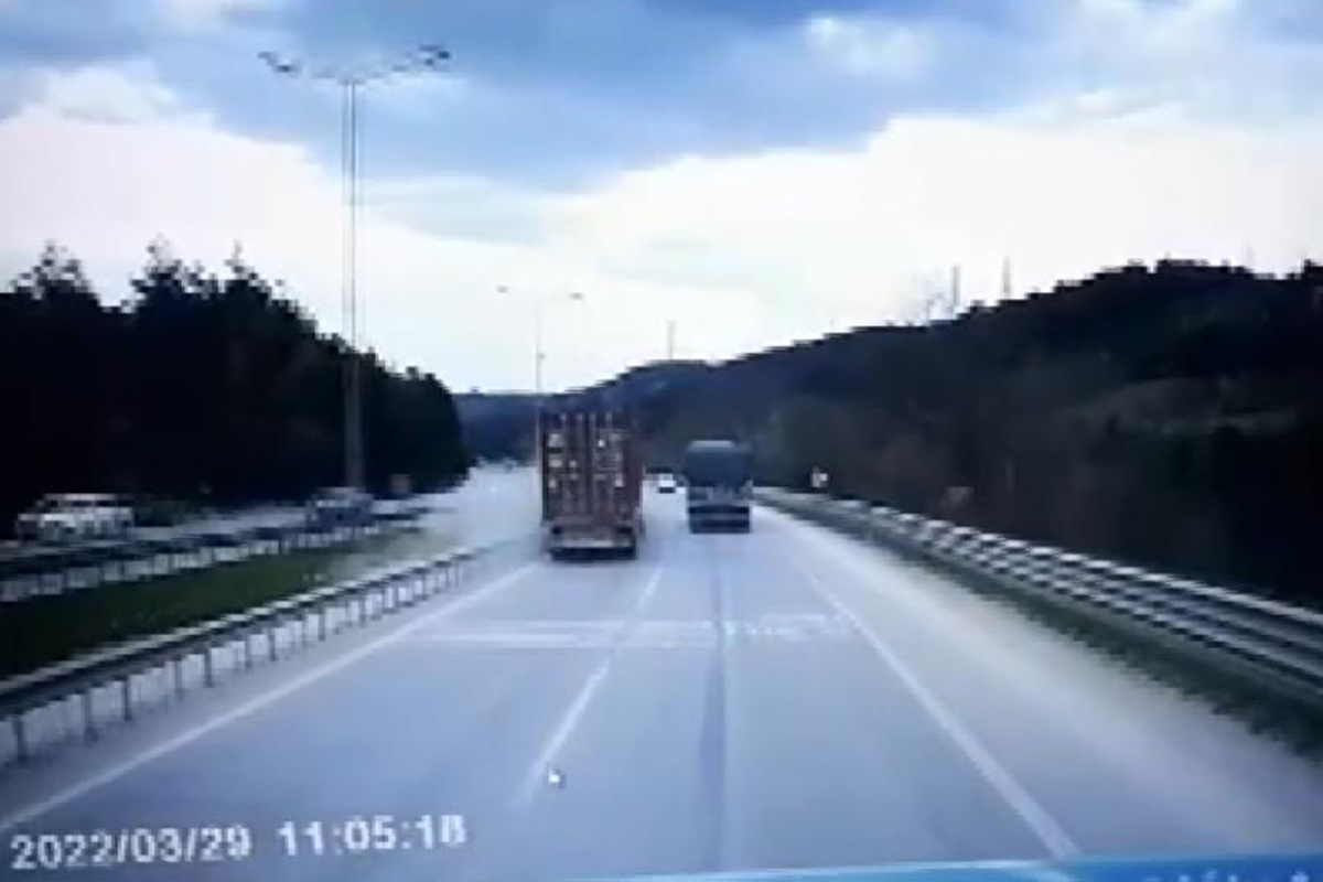 KARAYOLUNDA TIRIN KAZA ANLARI KAMERADA