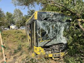 SON DAKİKA! ŞARAMPOLE DEVRİLEN BELEDİYE OTOBÜSÜNDEKİ 21 KİŞİ YARALANDI